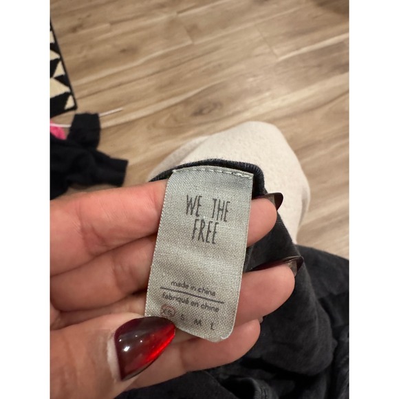 We the free  Distressed Charcoal Gray Tie Back Tunic flowy Top Casual Boho v2 - Picture 2 of 3